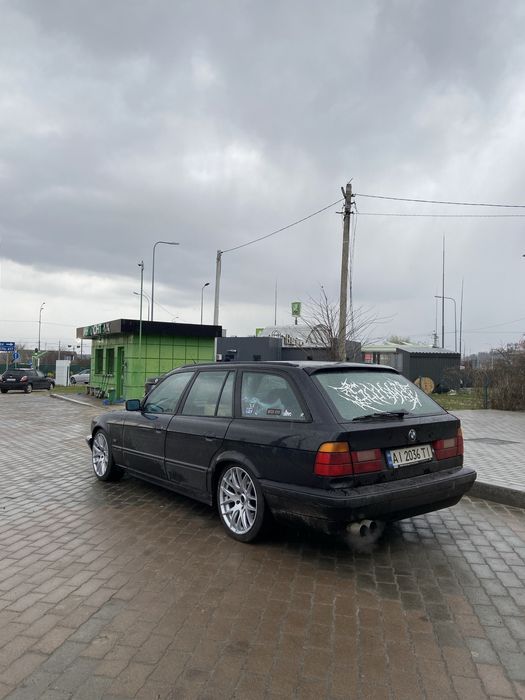 Дві BMW E34 touring m50