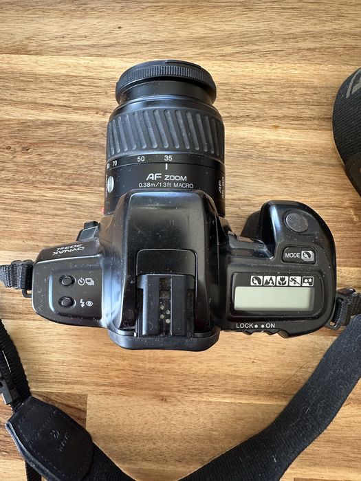 Aparat Minolta Dynax 303 si lustrzanka analogowa