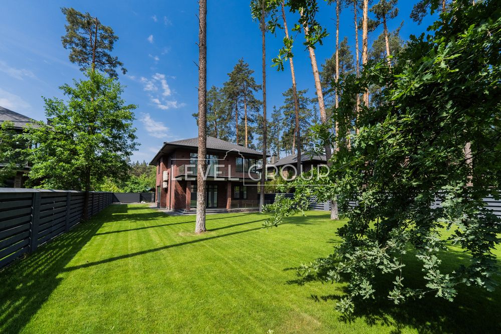 Будинок 250м. у котеджному містечку. Ліс! Козин! 10 соток!