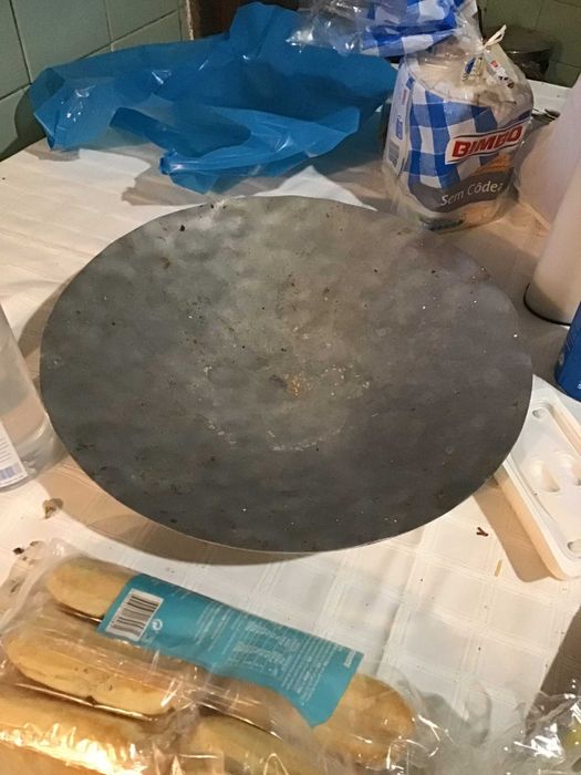 fruteira grande larga cinzenta