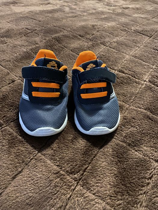 Кросівки на хлопчика розмір 20 , 21 .