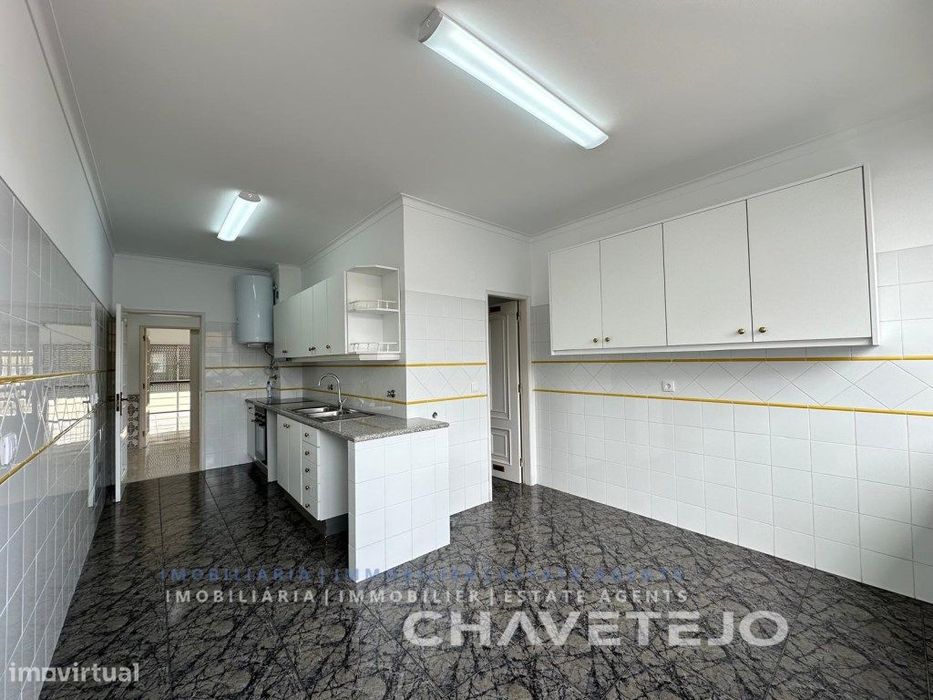 Apartamento T2 com arrecadação em Tomar - Disponível final Setembro