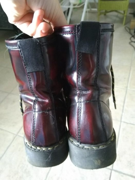 Botas estilo Dr Martens Bordô