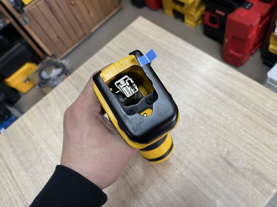 Dewalt DCS367 / безщіткова шабельна пила Девольт