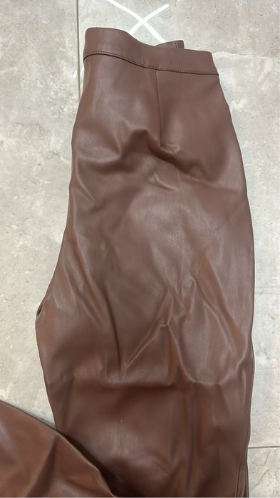 Spodnie z eko skóry