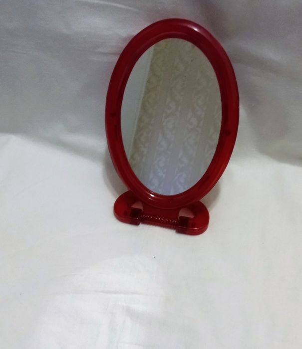 Продам зеркало .  Овальное .