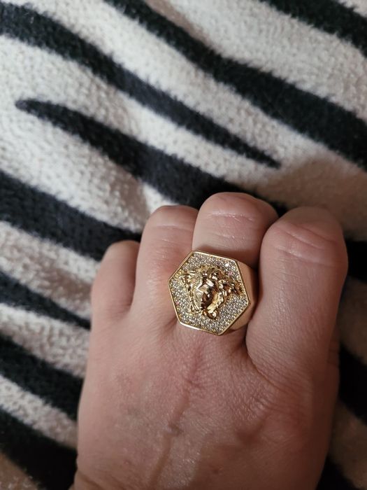 Pierścionek w stylu versace