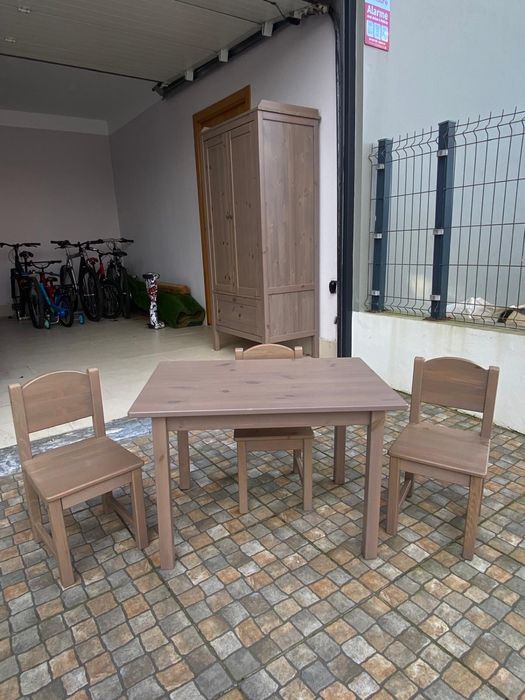 conjunto infantil de mesa + 3 cadeiras - ikea