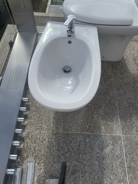 Chuveiro com jatos de massagem como novo