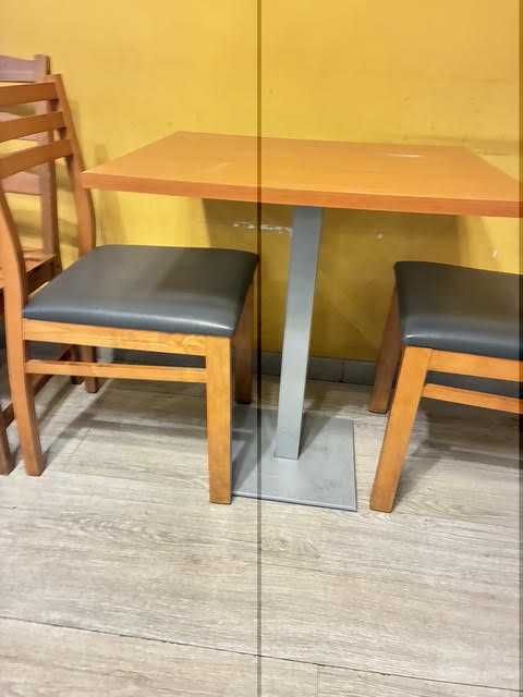 Mesas e cadeiras restaurante
