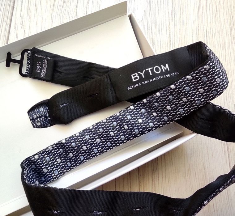 Mucha BYTOM muszka w kropki granatowa