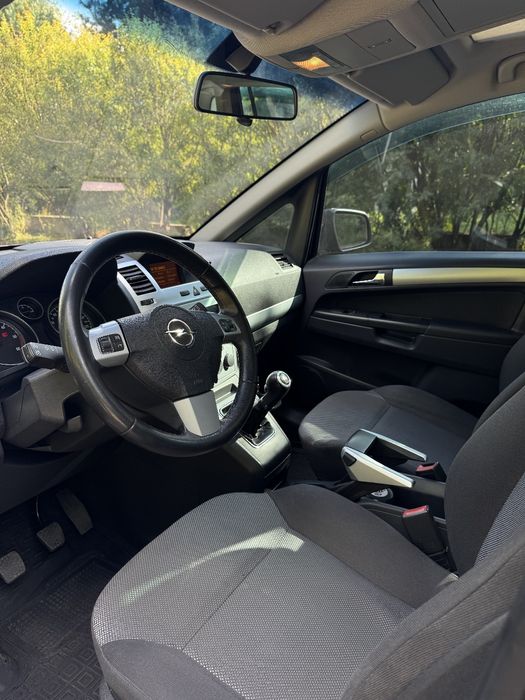 Продається автомобіль Опель ZAFIRA B