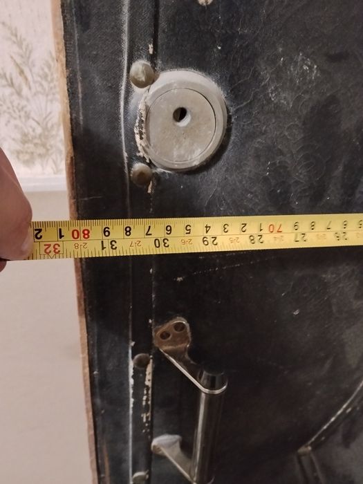 Двері вхідні в нормальному стані, є ключ