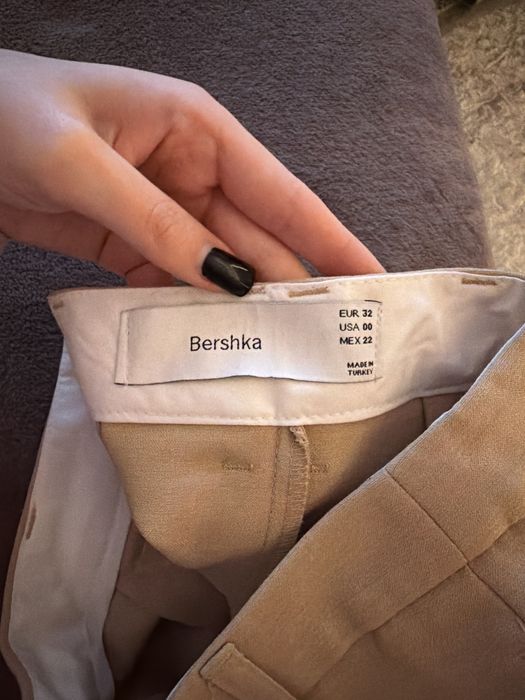 жіночі класичні штани bershka