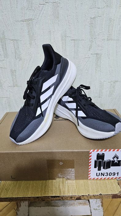 Бігові кросівки Adidas UltraBoost