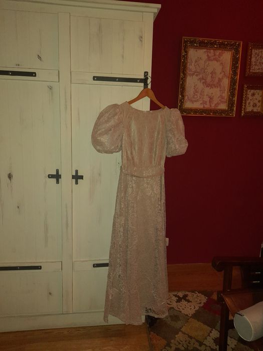 Vestido de cerimónia de cor champanhe com renda