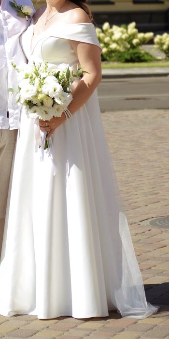 Продам весільну сукню