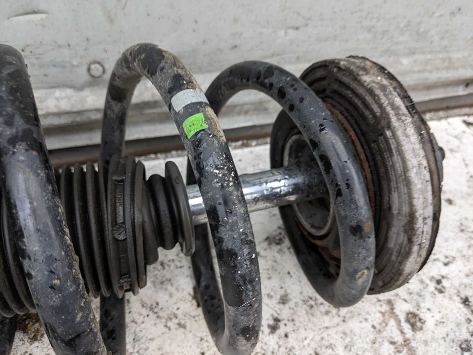 VW Volkswagen Transporter T5 2.5 TDI McPherson Amortyzator Prawy Przód