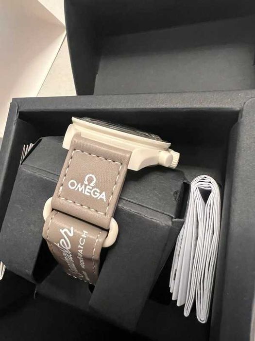 Omega x Swatch Desert SO33T103 Neony pod Księżycem