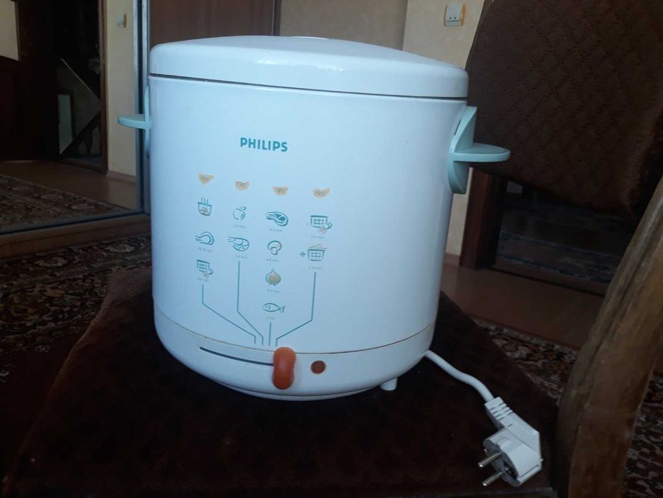 Практически новая фритюрница Philips  HD 4282.