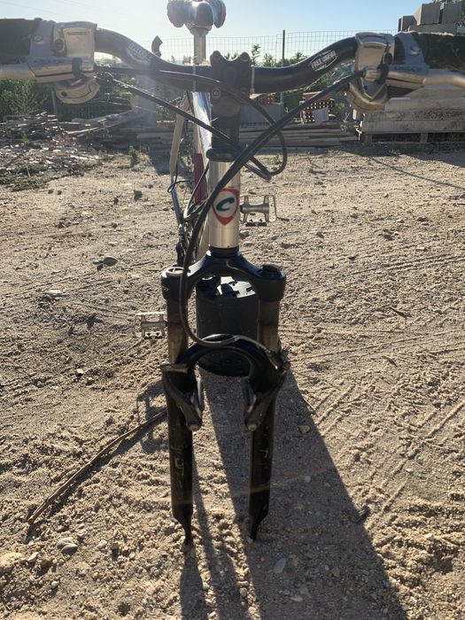 Vendo bicicleta de btt a precisar de reparações .