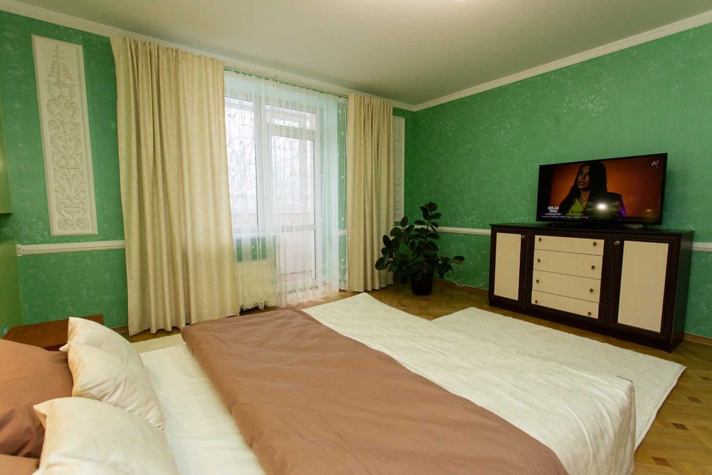 Центр. Вул. Липова. З кімнати. Звітні документи. Квартира подобово