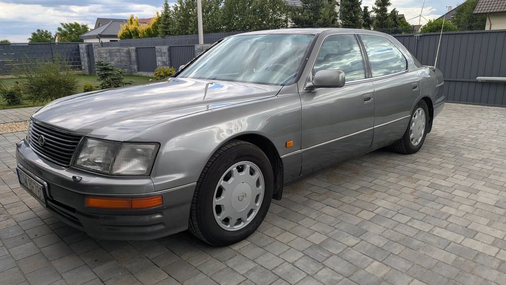 Lexus LS