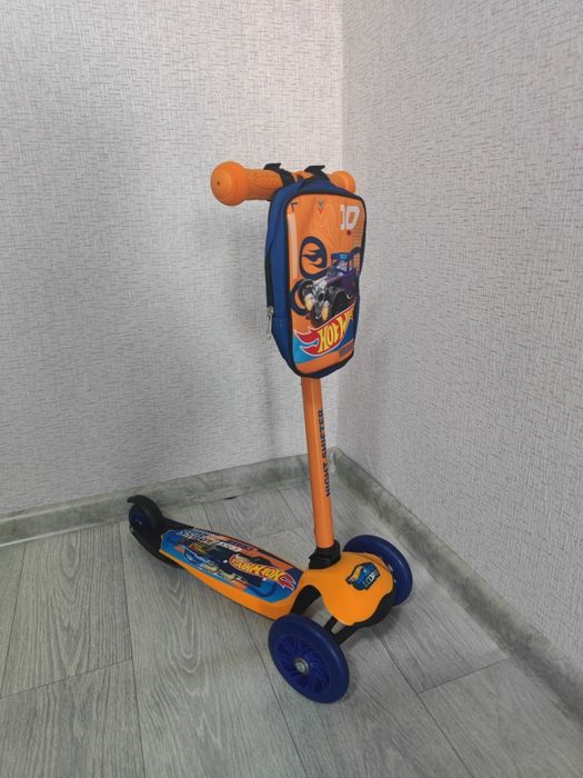 Новий дитячий самокат Hot wheels + рюкзачок