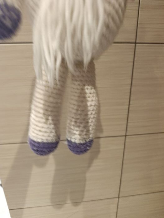 Oddaje plyszanke jednorożca