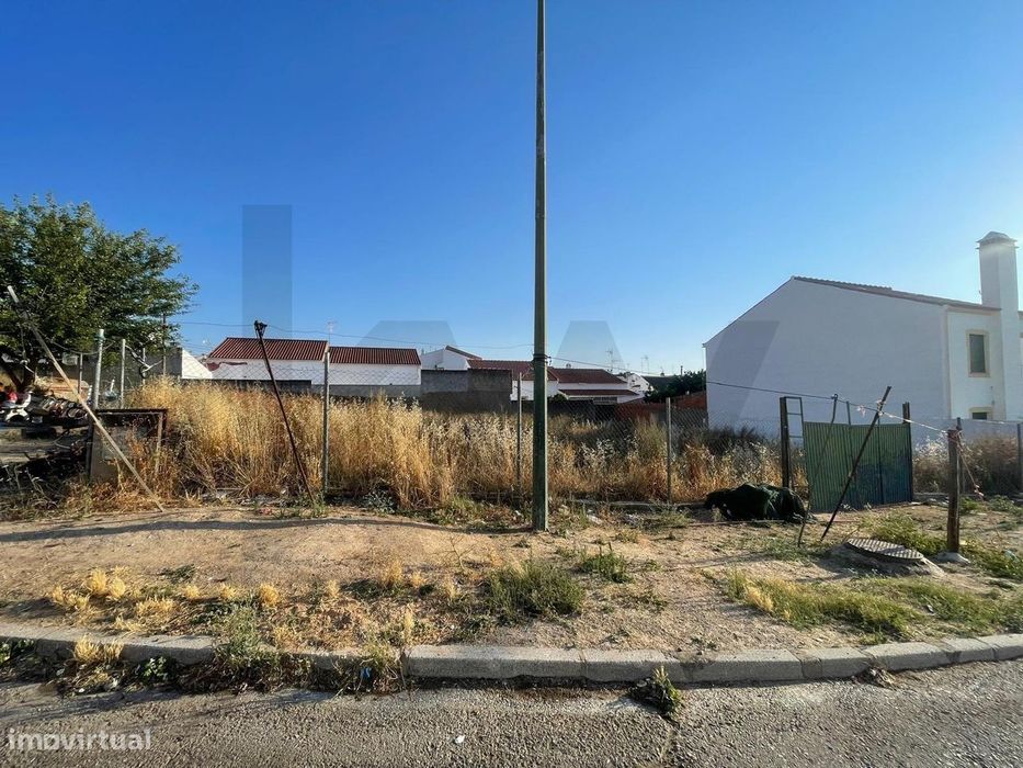 Oportunidade em Moura: Terreno Urbano para Construção Imediata!