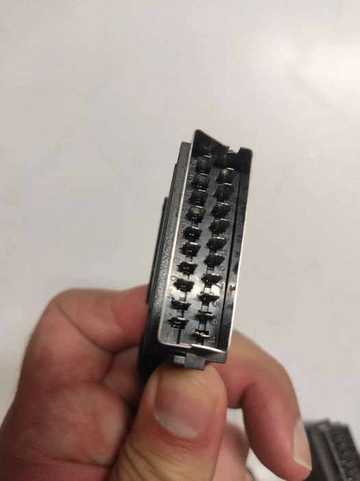 High-Quality SCART Cable with 21 Pins64751238445058122