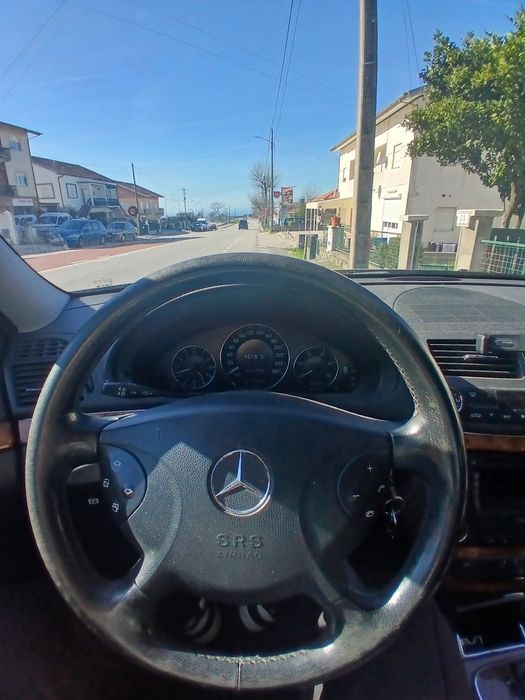 Mercedes à Elegance E 200