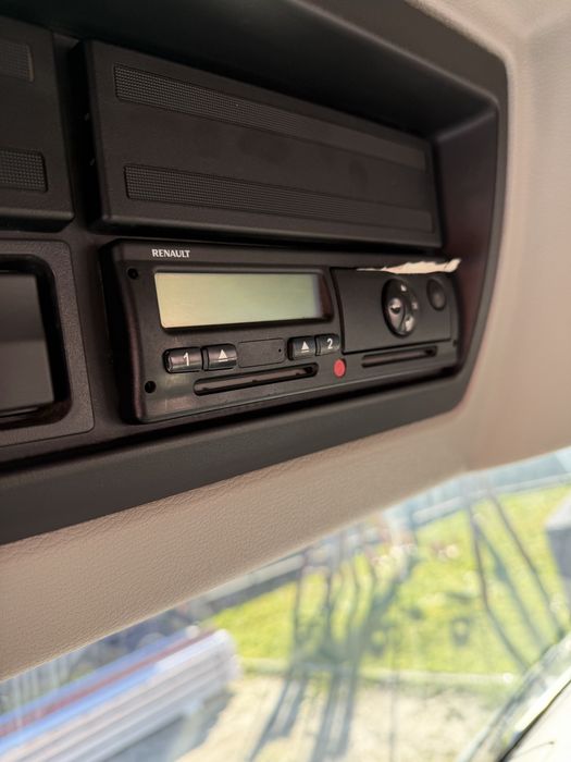 Renault kerax com ampiroll e grua