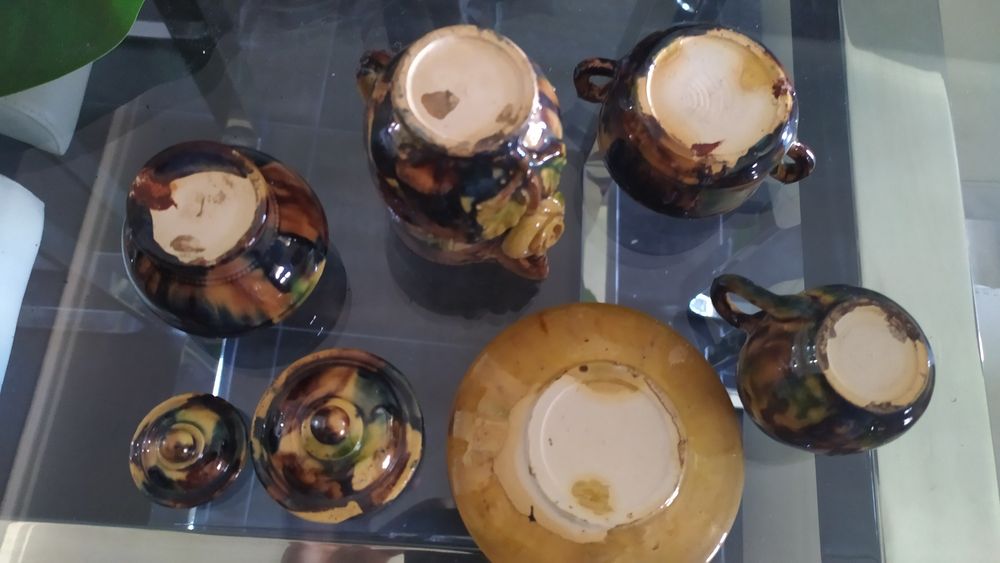 Conjunto muito antigo de louça