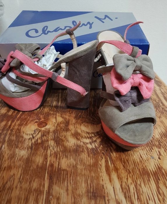 Sandálias salto alto