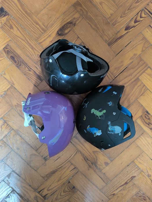 Capacete desportos aquáticos, bicicleta ou neve