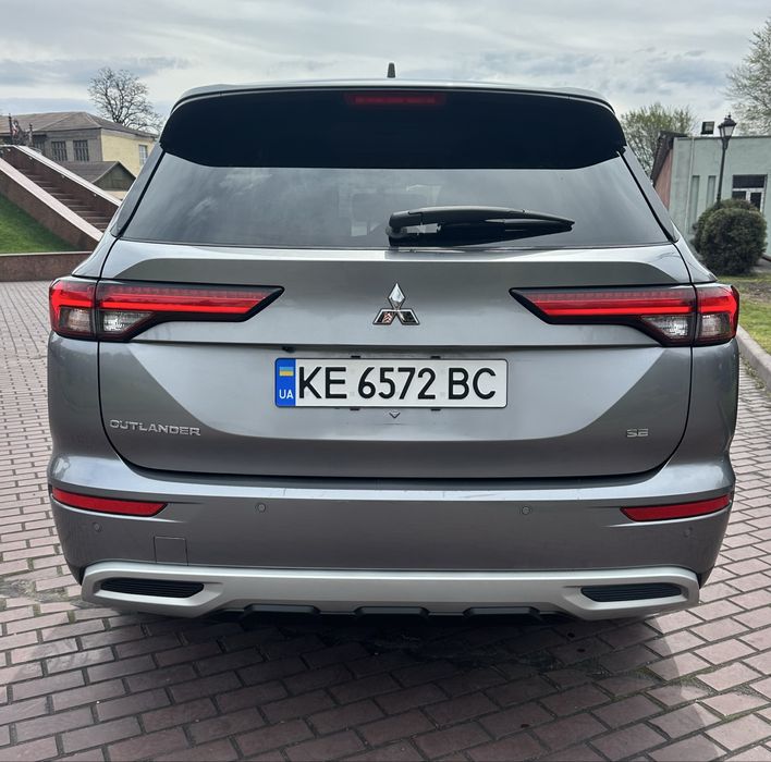 Продам Mitsubishi Outlander 2021 2022 2.5 передний привод 130.000 км