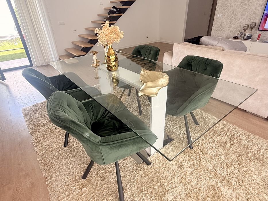 Mesa de sala + 4 cadeiras