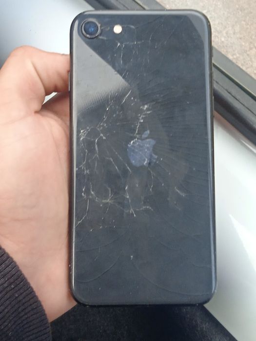 Айфон се2 2020год