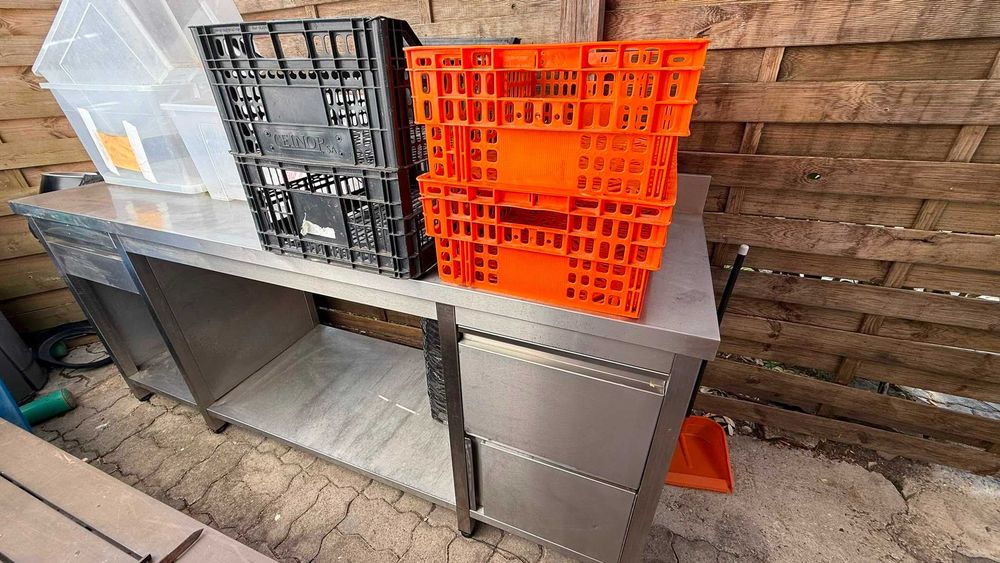 VÁRIOS Itens para café: bancada inox, moinho de café, maquina de lavar loiça, hacks de copos
