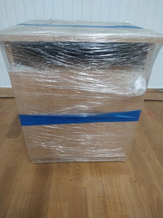 Стол кухонный+4 табуретки