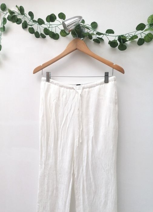 Calças Brancas de tecido fino
