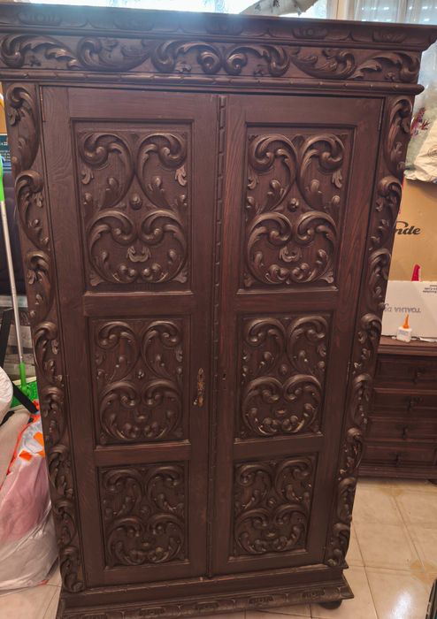 Armário rústico antigo