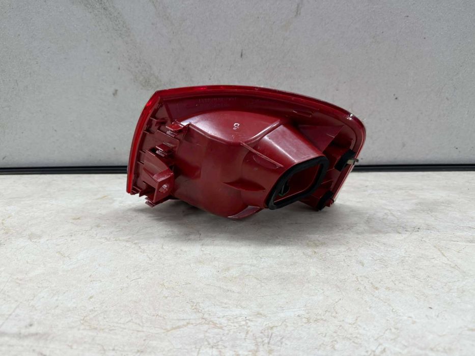 PASSAT B6 LAMPA LEWY TYŁ 3C9--945--095N led