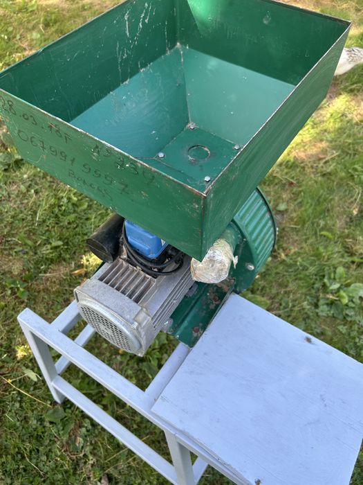 Зернодробарка,млинок(2,5 кВт, 320кг/год)