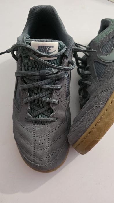 Sapatilhas de futsal novas