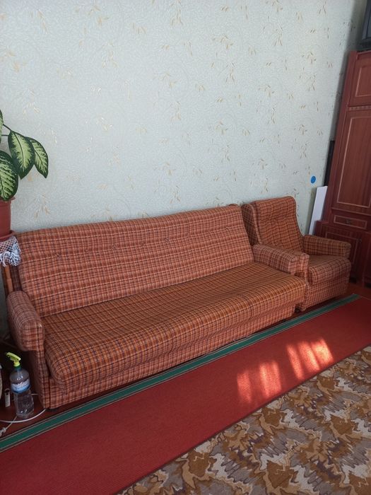 Продам диван с креслом