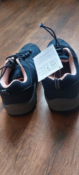 Кросівки трекові