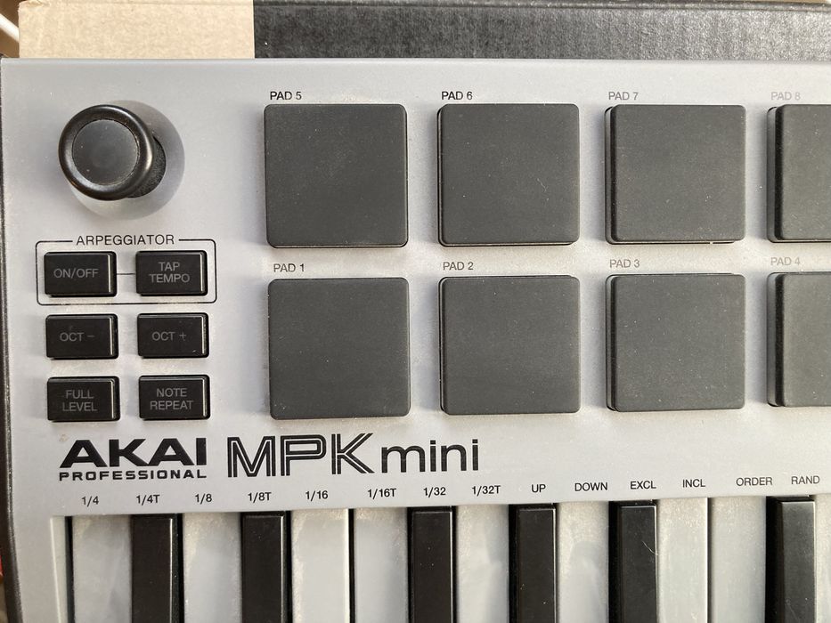 midi-клавиатура Akai mpk mini mk3 gray