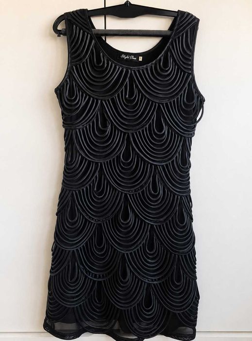 Vestido Preto com Aplicações Entrançadas 3D